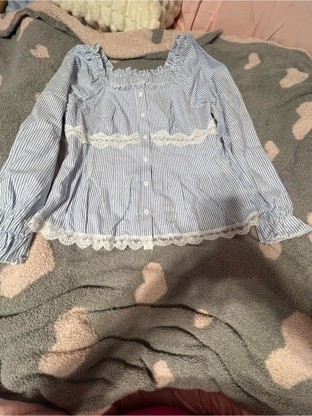 Blue Striped Lace-Trim Women’s Blouse -Off Shoulder or On Size Large NWOT